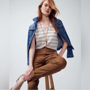 WHBM Mid Rise Straight Crop Deep Pocket Taupe Pants 0 Pret A Pedi Tan